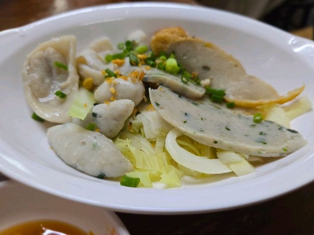 ร้านแซว ก๋วยเตี๋ยวลูกชิ้นปลา
