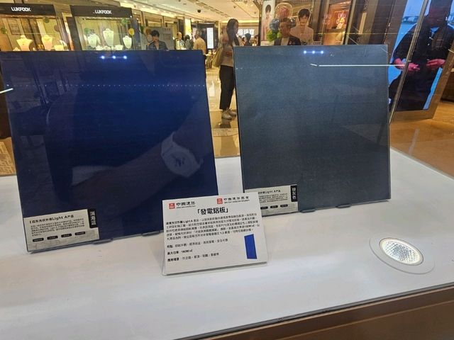 展板前探索創意世界，青少年創科實踐挑戰賽作品展