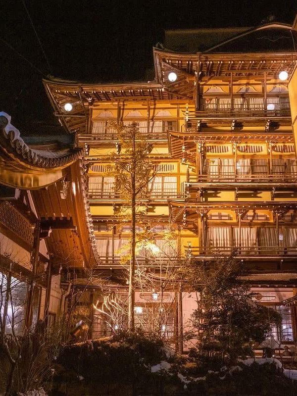 🏮 “Spirited Away” Vibes in Real Life – Would You Dare to Try? 🏮