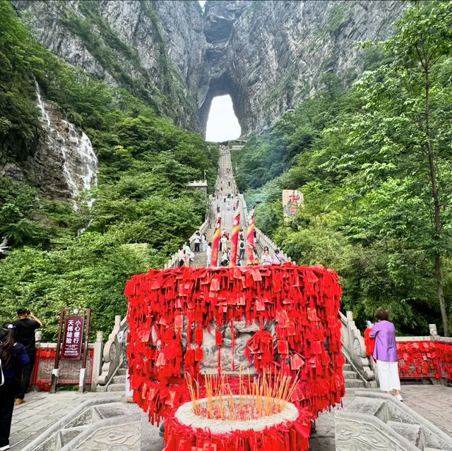 Stairway to the Sky: My Thrilling Day at Tianmenshan Stairway to the Sky: My Thrilling Day at Tianmenshan
