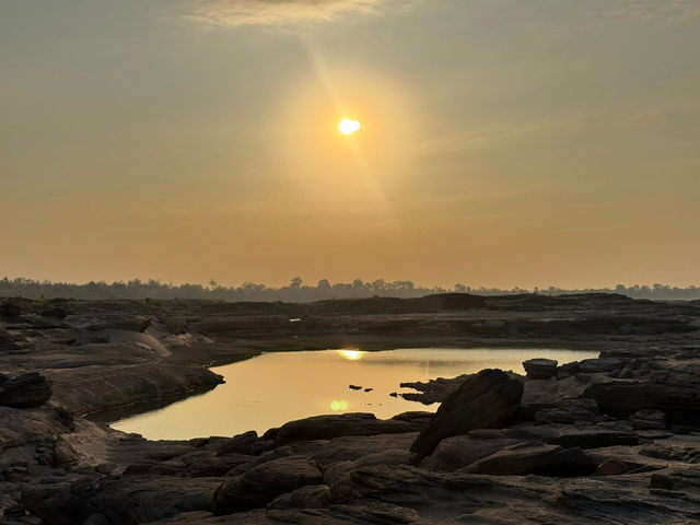 สามพันโบก จังหวัดอุบลราชธานี