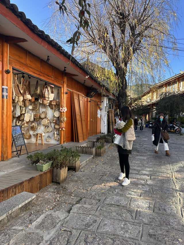 不去商業化的古鎮：束河古鎮