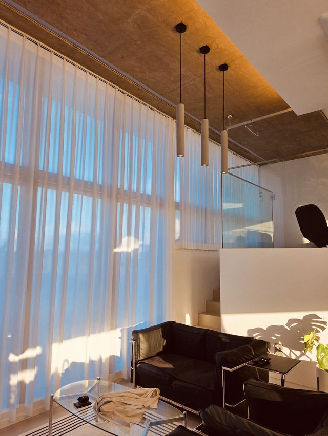 Seamless High-Tech Amenities and Sensory Comfort