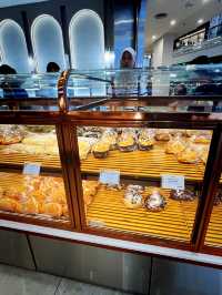 A popular Taichung eatery serving generous, meat-heavy donburi bowls with simple but tasty side dish
