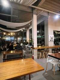 늦가을 저녁 조용한 카페에서🔮