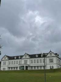 Escape to Kuching: A Day of River Magic & Colorful Culture! 🛶✨