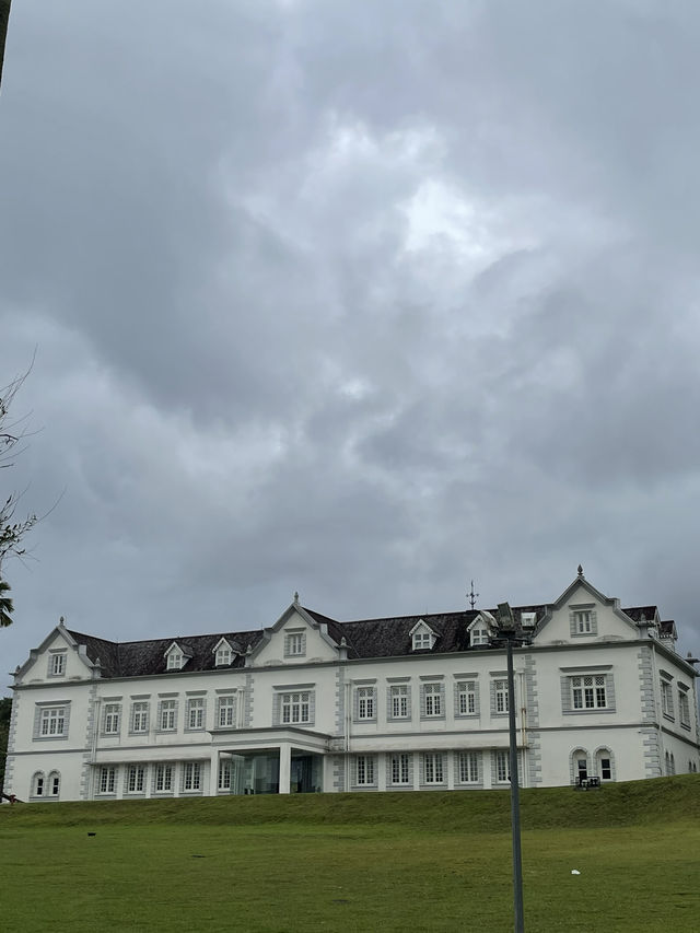 Escape to Kuching: A Day of River Magic & Colorful Culture! 🛶✨ Escape to Kuching: A Day of River Magic & Colorful Culture! 🛶✨