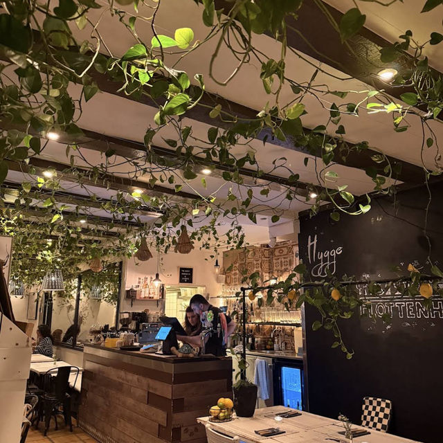 🇩🇰 Café Flottenheimer: Copenhagen's Cozy Hygge Haven