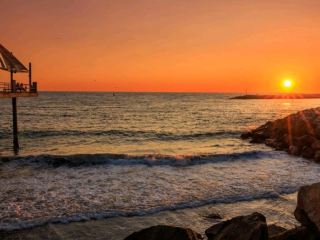 ทะเลสาบริมทะเล