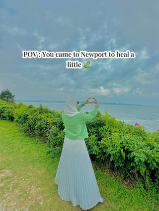 Newport, Rhode Island will always have a special place in my heart. 🇺🇸🌊

This beautiful coastal town is where history, elegance, and the ocean come together so effortlessly. From the breathtaking views along the famous Cliff Walk to the grand Gilded Age mansions overlooking the Atlantic, every corner of Newport feels like a scene from a movie.

What I loved most wasn’t just the landmarks—it was the atmosphere. The salty sea breeze, sailboats drifting across the harbor, charming streets lined with local boutiques and cafés, and the peaceful rhythm of a town that invites you to slow down and simply enjoy the moment.

There’s something magical about watching the waves crash against the rocky coastline while standing beside homes that have witnessed generations of history. It reminds you how small you are, yet how lucky you are to experience places like this.

Travel has taught me that every destination leaves you with something different. Some places excite you, some inspire you, and some quietly change the way you see the world. Newport gave me a sense of peace—a reminder that not every journey has to be rushed. Sometimes the best memories are made by taking a deep breath, listening to the ocean, and letting time slow down for a while.

No matter how many places I visit, Newport will always be one of those destinations I’ll gladly return to. Not because I’ve seen everything, but because it made me feel something I’ll never forget.

Here’s to collecting moments instead of things, and memories that stay long after the journey ends. 🌊🤍

#NewportRI #RhodeIsland #NewEngland #USA #TravelDiary #CliffWalk #OceanViews #HistoricMansions #Wanderlust #TravelMemories #ExploreMore #CoastalCharm