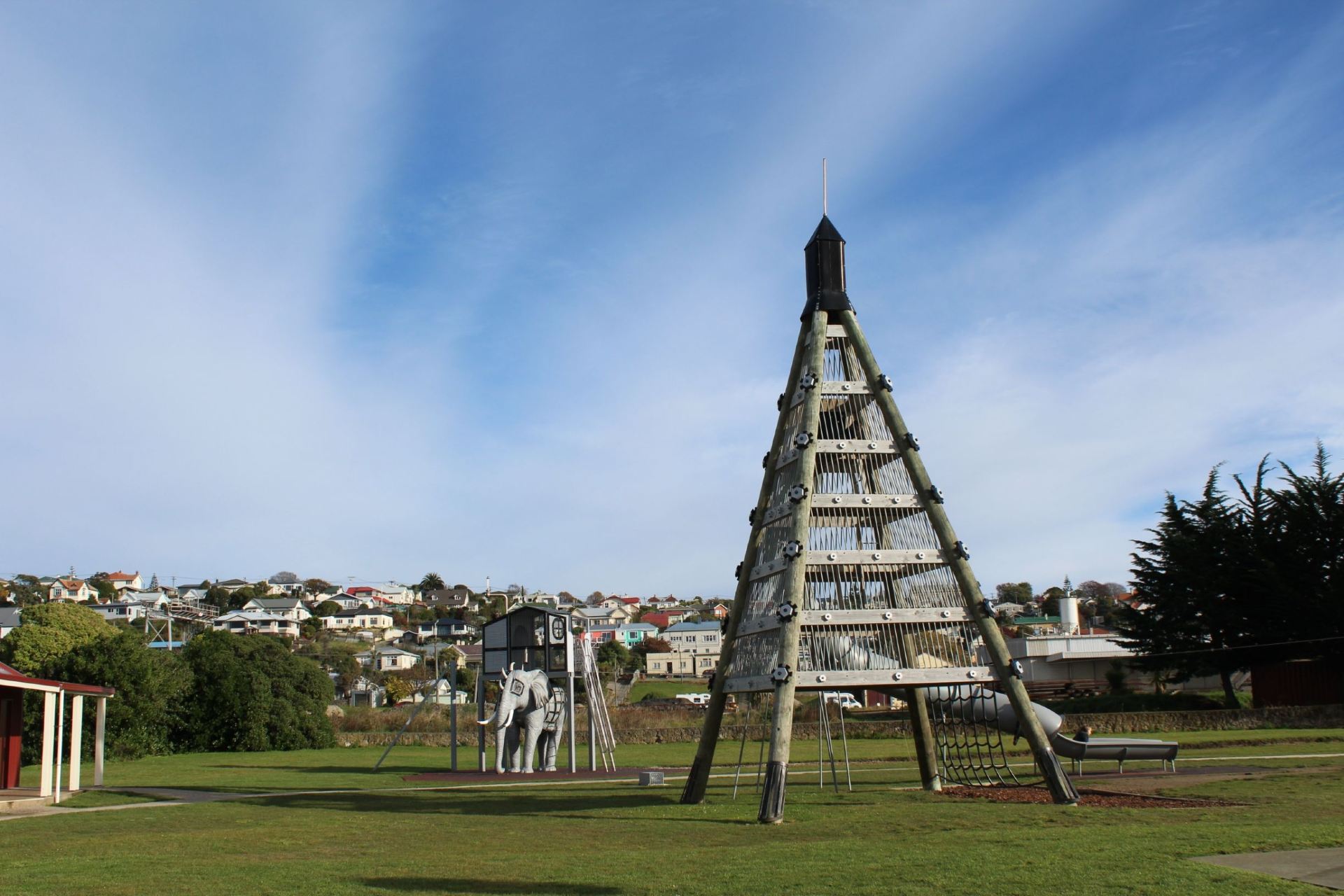 【Chasing the Wind and Waves】A Retro Journey from Dunedin to Oamaru: From Moeraki Boulders to Little Blue Penguins