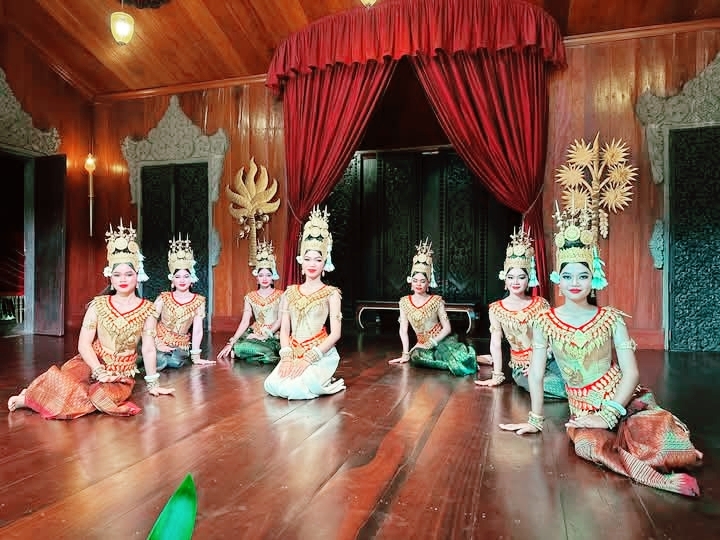 #localdiscoveries 

Siem Reap was the vibe this trip—temples by day, culture by night! If you’re in town and want a unique experience, the iconic Apsara Theatre is an absolute must. 🎭 Think epic traditional Khmer dance, super colorful costumes, and live Cambodian music that gives you chills.

Apsara Theatre (Street 26, Krong Siem Reap) comes alive every night from 19:30–21:30. I recommend arriving early to snag a good seat, especially on weekends. Tickets are $182 (worth every cent for the cultural immersion). The building itself is stunning, with dramatic wooden carvings and open-air magic.

Personal tip: Grab some local bites before the show—pub street is not far and the street food scene is fab! Arrive 15–20 mins before curtain call, so you can snap some pics and soak up the vibe without rushing. And don’t forget a light shawl; the theatre has AC and can get chilly.

Getting around town is easy—just hop on a tuk-tuk (negotiate the fare in advance, saves you hassle). Cambodian riel or US dollars are both accepted, and Siem Reap is super chill about walk-ins at most attractions, but always double-check busy nights for big events.

For travelers: No special visa or dress code for the show, but respectful (semi-casual) attire is appreciated. Rainy season? Bring a mini umbrella, just in case.

Siem Reap’s Apsara Theatre mixes heritage and entertainment perfectly—don’t skip it if you want the real Cambodia! #siemreapnights  #culturalcambodia  #traditionaldance  #traveltips  #apsaratheatre 