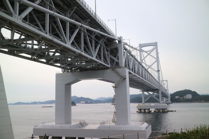 🌊 鳴門岬｜巨大な橋の下で動き続ける海 | Trip.com 南あわじ