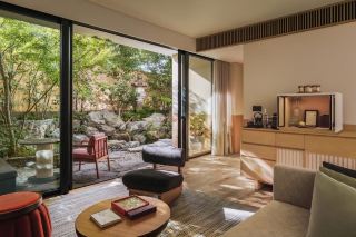 🇯🇵【Luxury Wellness Resort】Six Senses Kyoto✨ 202 rooms inspired by The Tale of Genji and the art of fluttering birds and animals, featuring Japan's first Watsu spa pool and 81 immersive green-themed guest rooms ♨️