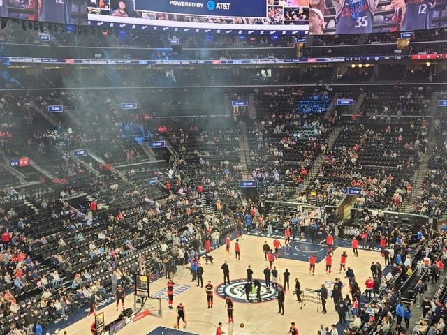 What's it like being at a Los Angeles Clippers NBA game?