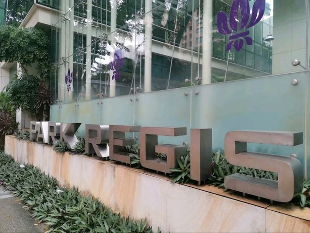 “Clarke Quay Comfort: Stylish Stay with Riverside Ease”