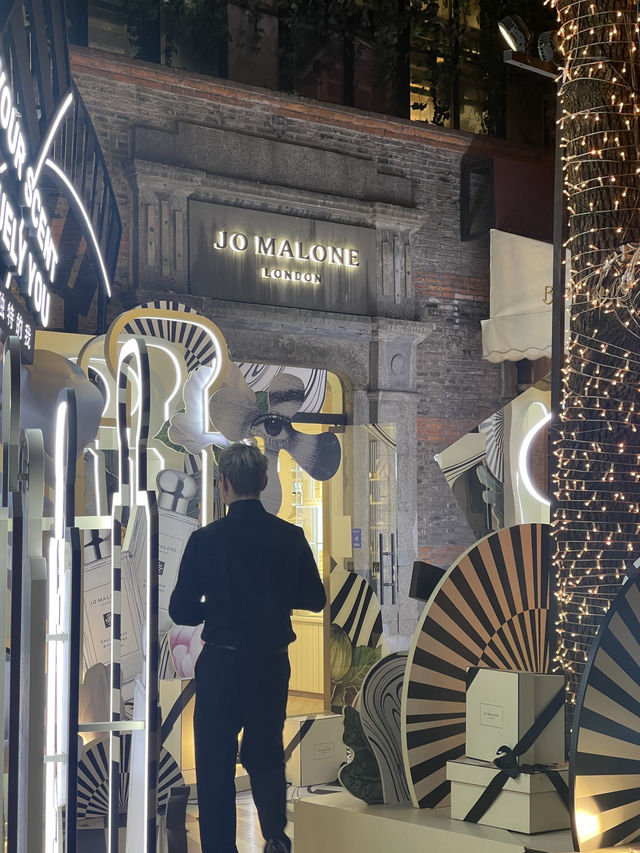 Urban Wanderlust in Xintiandi