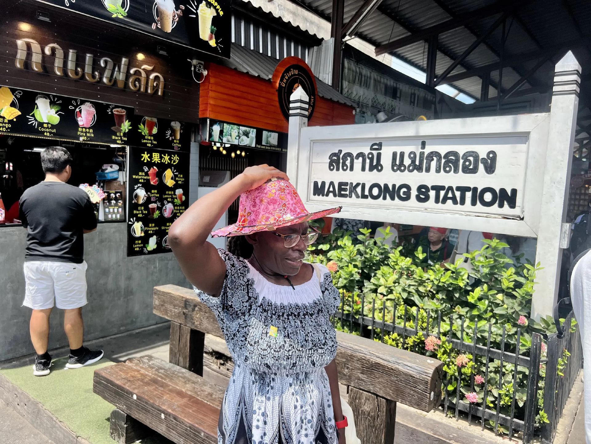 Experiencing the Vibrant Life of Thailand’s Damnoen Saduak Floating Market