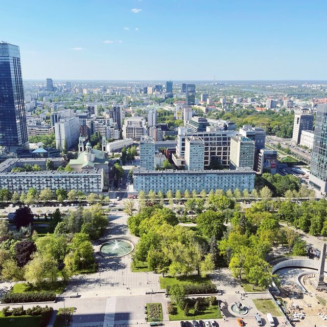【ポーランド🇵🇱/ワルシャワ市街を一望できる文化科学宮殿の展望テラス】
