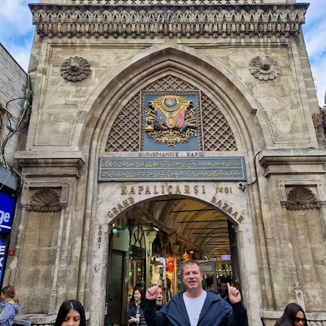 🛍️🕌 Explore the Vibrant Grand Bazaar in Istanbul! 🇹🇷✨


