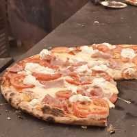 Truffle pizza for €4.9 that will blow your mind!