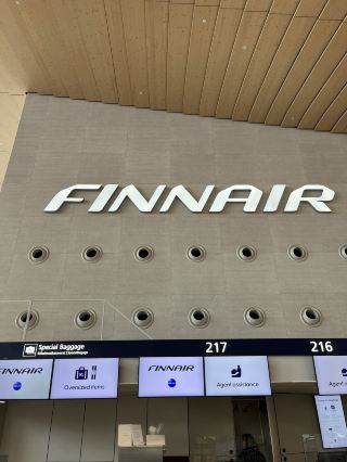 [Finnair Lounge (Helsinki Airport, Schengen area)] A comfortable, easy-to-use Scandinavian-style lounge