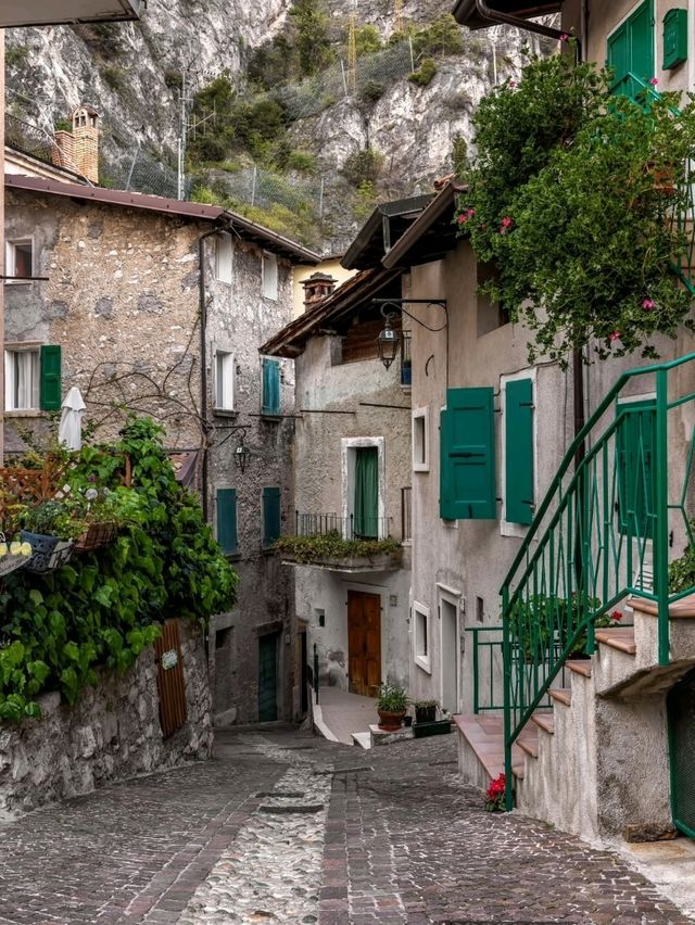 🌿 Limone sul Garda: A Lakeside Haven of Lemons and Timeless Views 🇮🇹✨