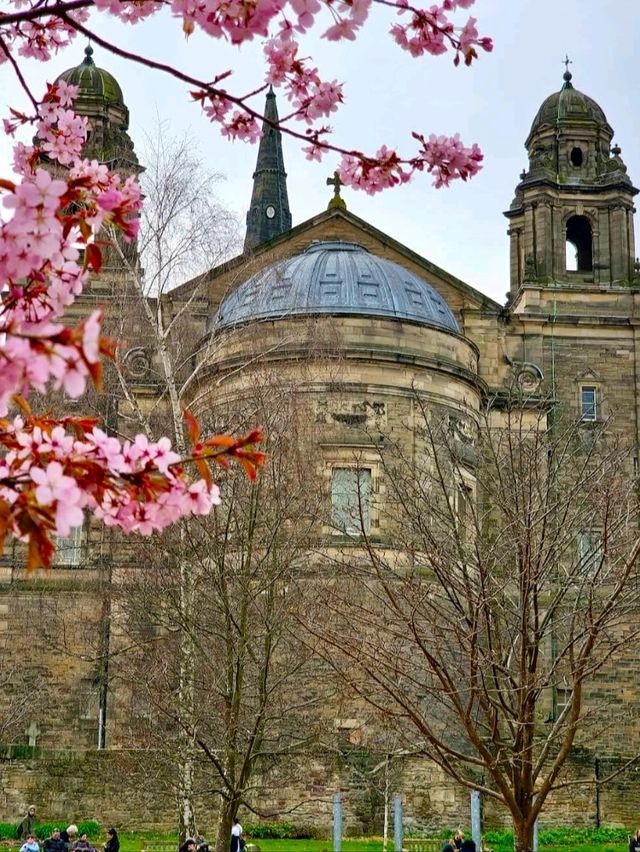 Princes Street Gardens, Edinburgh: Green Escape in the City 🌳🏞️🏴 Princes Street Gardens, Edinburgh: Green Escape in the City 🌳🏞️🏴