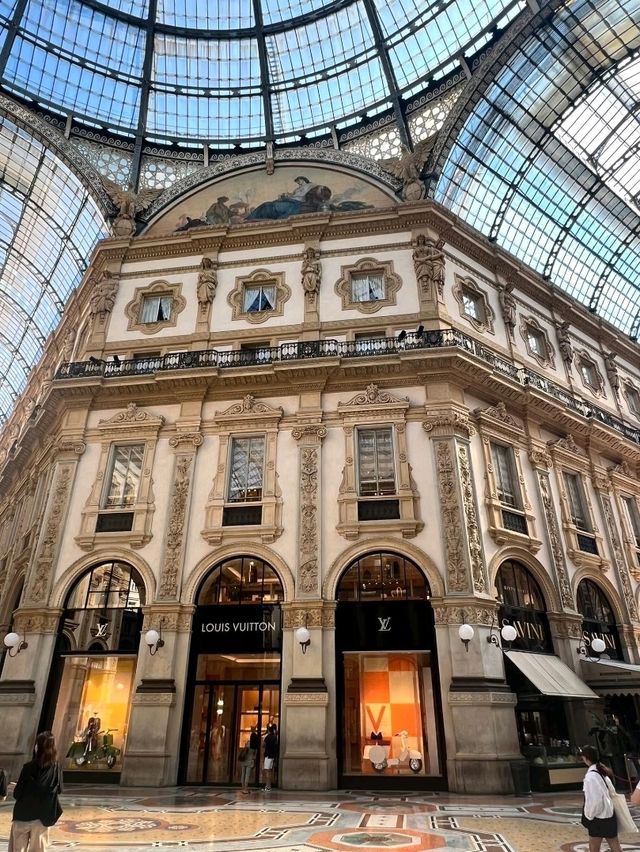 Milan: Fashion, Football, Famous Painting - Top Attractions 🖼️⚽👗 Milan: Fashion, Football, Famous Painting - Top Attractions 🖼️⚽👗