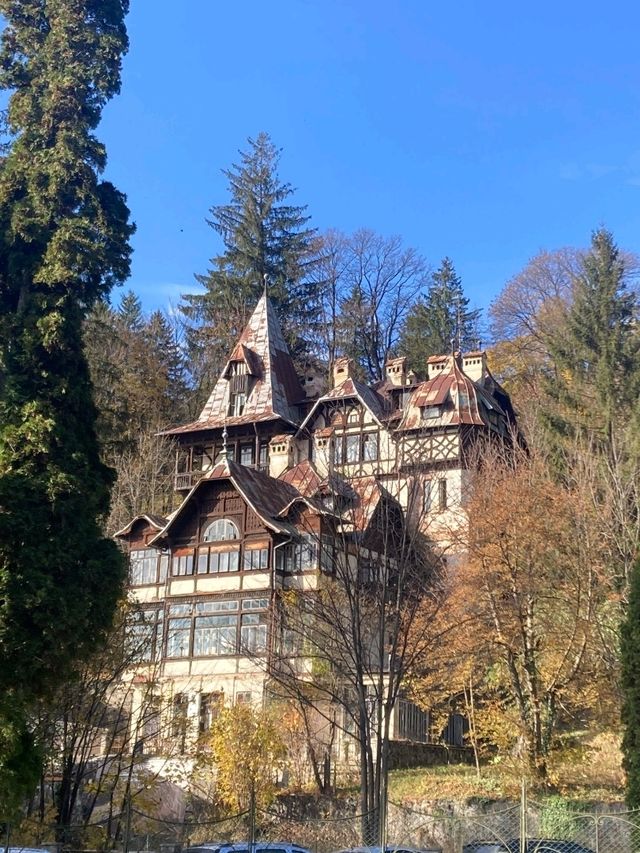 Autumn in Romania: A Golden Escape 🇷🇴 Autumn in Romania: A Golden Escape 🇷🇴