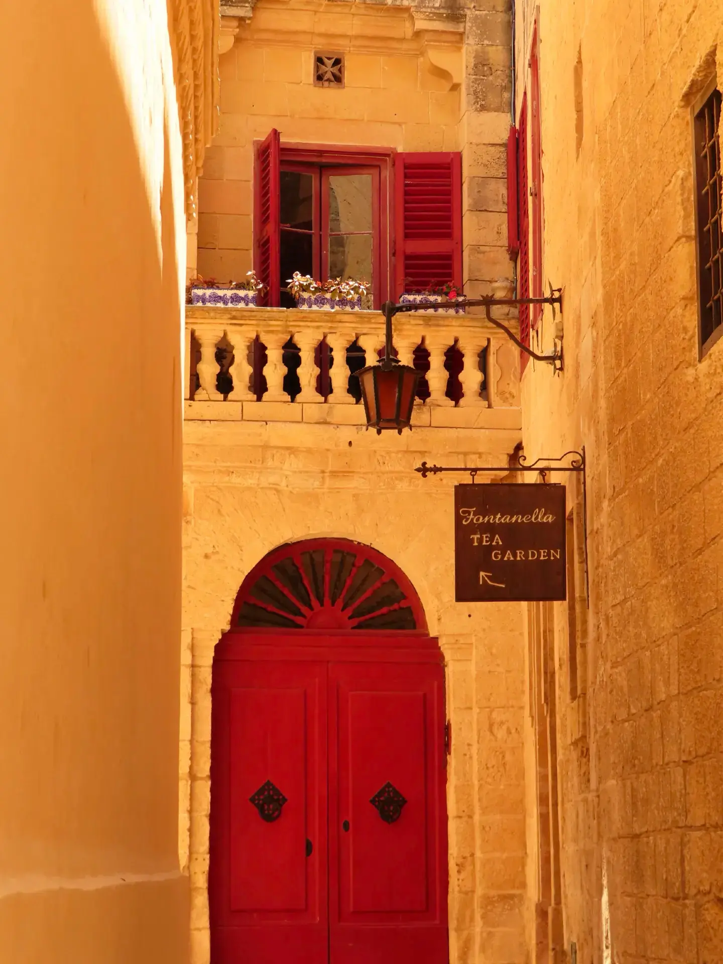 📍 Mdina, Malta — The Silent City That Feels Like a Movie Set ✨

Stepping into Mdina felt like walking through a medieval storybook. With its honey-colored limestone buildings, narrow winding streets, elegant doorways, and peaceful atmosphere, it’s easy to see why this place is called the Silent City.

One of my favorite things was simply wandering without a map. Every corner revealed beautiful architecture, hidden courtyards, charming balconies, and breathtaking views over the Maltese countryside. Since cars are rarely allowed inside the city walls, the quietness makes the experience even more magical.

If you’re visiting Malta, I highly recommend coming in the late afternoon and staying until sunset. The golden light makes the entire city glow, and as the crowds begin to leave, Mdina becomes even more enchanting.

✨ Tips:
📸 Wear light-colored outfits—they look amazing against the warm limestone walls.
🚶 Take your time exploring the side streets—you’ll find the best photo spots away from the main square.
🌅 Stay for sunset if you can. The atmosphere is unforgettable.

⭐ Rating: 10/10
⏰ Recommended visit: 2–3 hours (or longer if you love photography and history)

Have you visited Mdina? What was your favorite hidden corner of the Silent City? 💛

#Mdina #Malta #SilentCity #TripMoments #Travel #Europe #HistoricCity #TravelPhotography #Wanderlust #VisitMalta