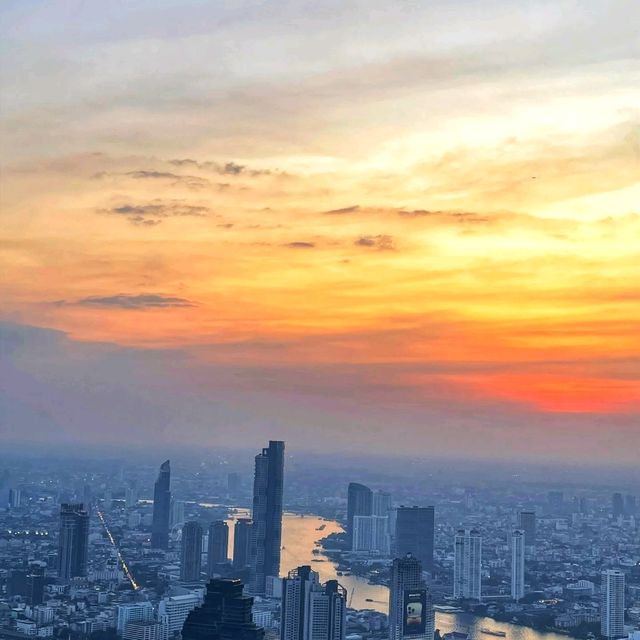 BEST VIEW OF THE TROPICAL SUNSET OF BANGKOK 