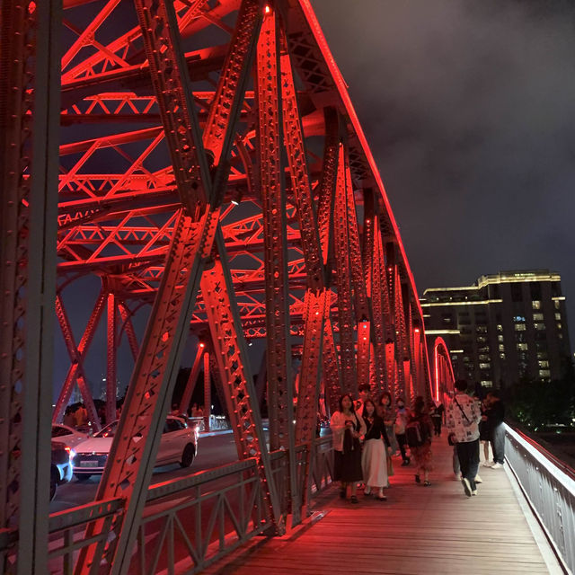Red bridge 🌉 and the Bund in the evening 🌇