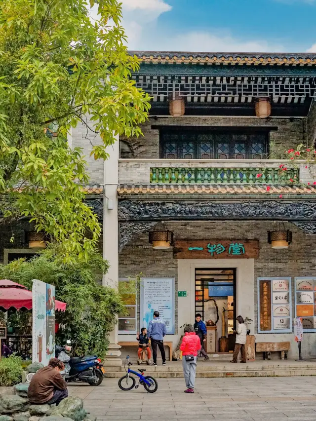 I really like the romantic ancient town of Shawan in Guangzhou, a perfect retreat from the world