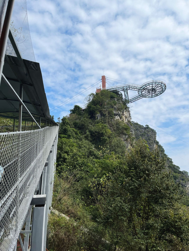 清遠英德｜徒步上的玻璃橋！388米滑梯刺激！