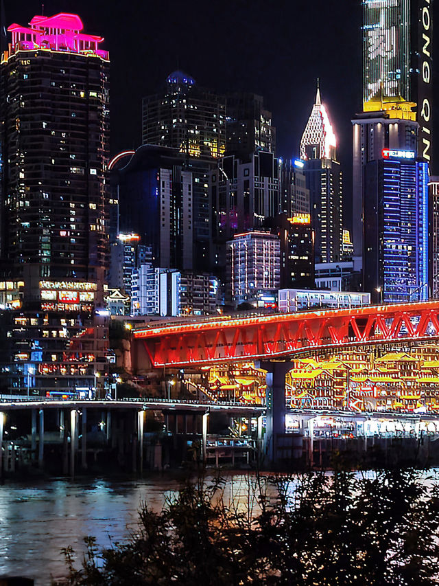 探索重慶 漫步山城 觀璀璨夜景 感受都市的喧囂與寧靜