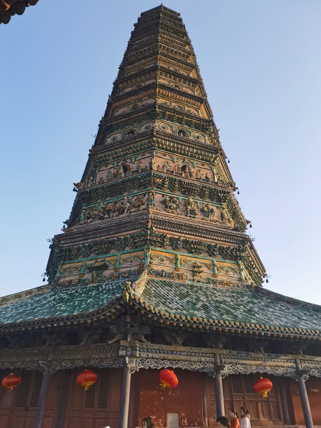 山西臨汾廣勝寺飛虹塔，建於明代，世界最高琉璃塔，太美了！
