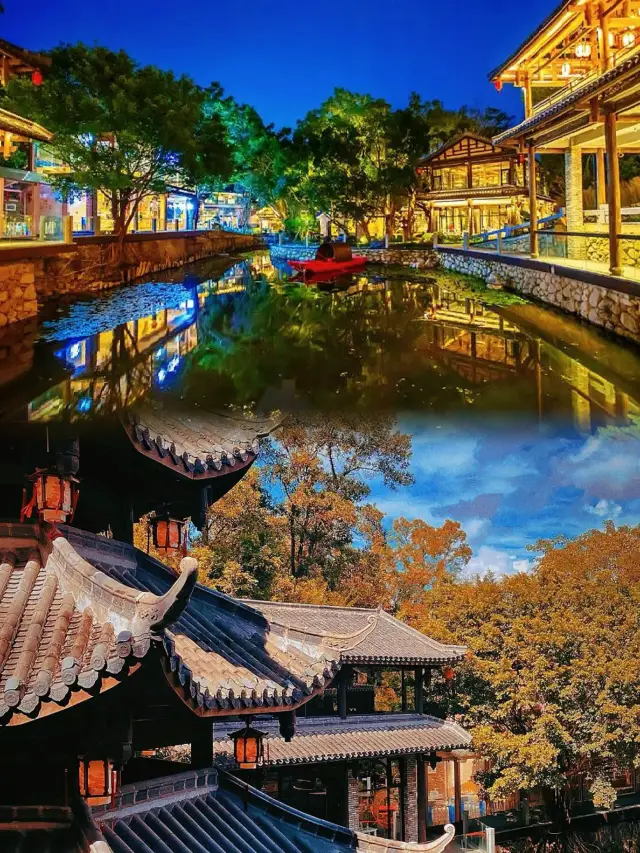 Visit the Twenty-Four Histories Academy in Longgang Gankeng ancient town to experience the charm of the Tang and Song dynasties, where every frame is a masterpiece