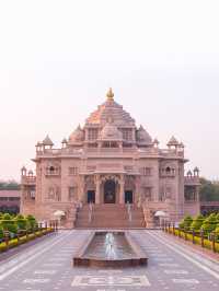 🌟✈️ Unwind in Style: New Delhi's Crowne Plaza Mayur Vihar! 🏨🍛