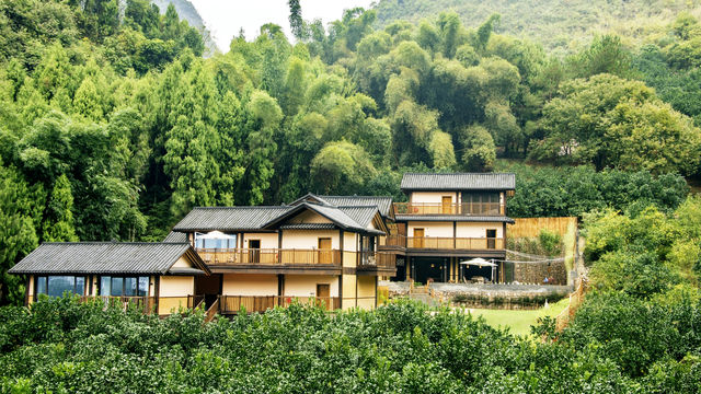 好絕的地方，第1家竟在山坡上、有升降床！