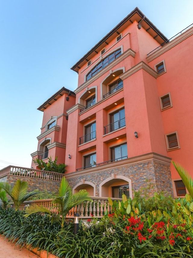 🌟✈️ Kampala's Cozy Corners: Top Hotel Picks! 🏨🍹