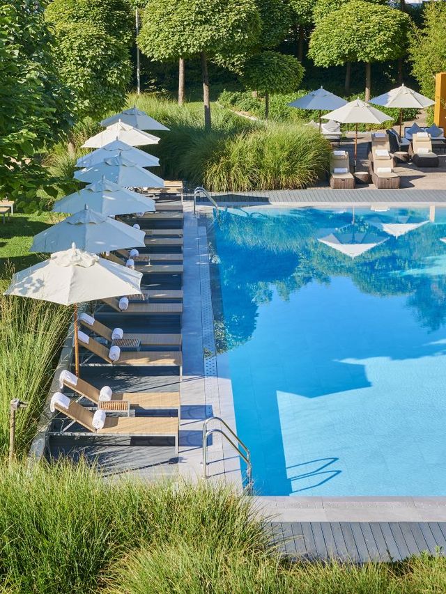 🌟 Geneva's Gem: Top Stay at InterContinental! 🌟