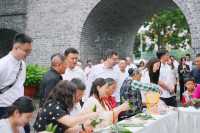比起麗江古鎮，我更愛帶孩子來這裡