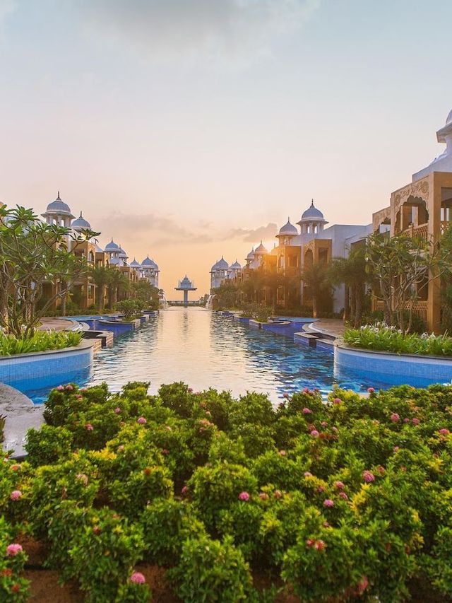 🌟✨ Kanchipuram's Royal Retreat: Unwind in Style 🏰✨