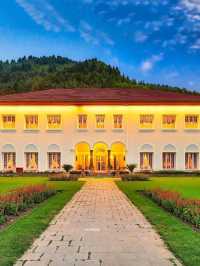 🏰✨ Srinagar's Splendid Stay: LaLit Grand Palace Review 🌄