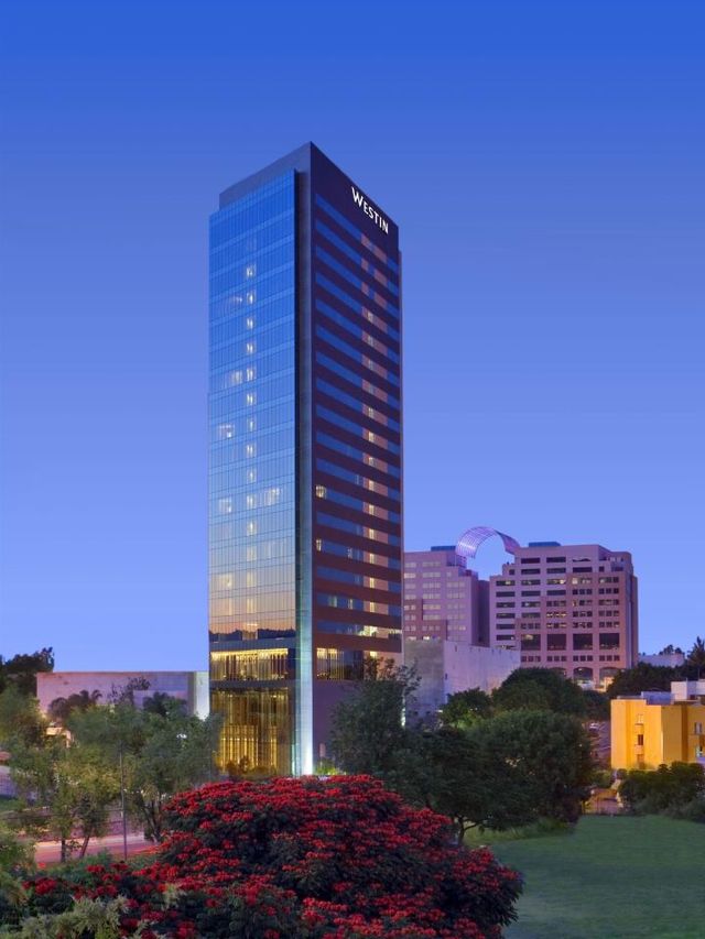 🌟 Guadalajara's Gem: Stay in Comfort & Style! 🏨✨