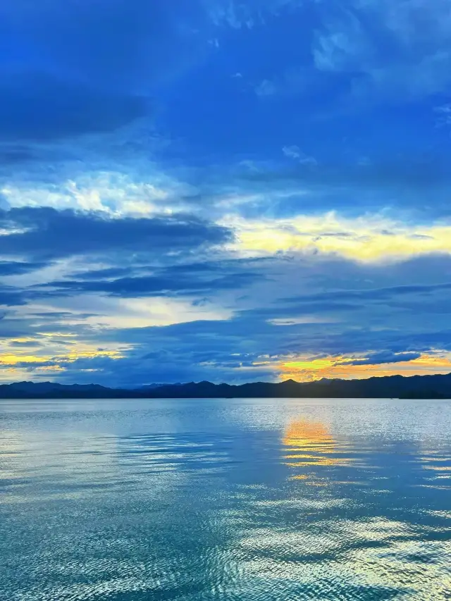 I didn't expect Qiandao Lake to be so photogenic!! A weekend trip is definitely worth it