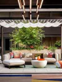🌟 Toronto's Trendy Sleep Spots: W Hotel's Chic Retreat 🌟