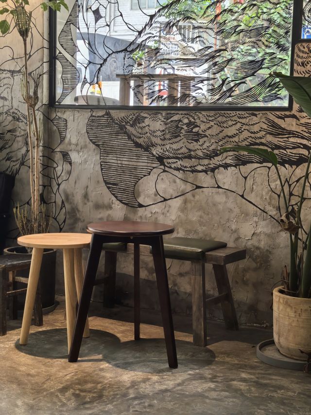 香港 | 山坡上的工業風咖啡店。