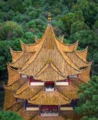 雲南昆明鳴鳳山金殿風景區丨體驗「衝冠一怒為紅顏」的心情。